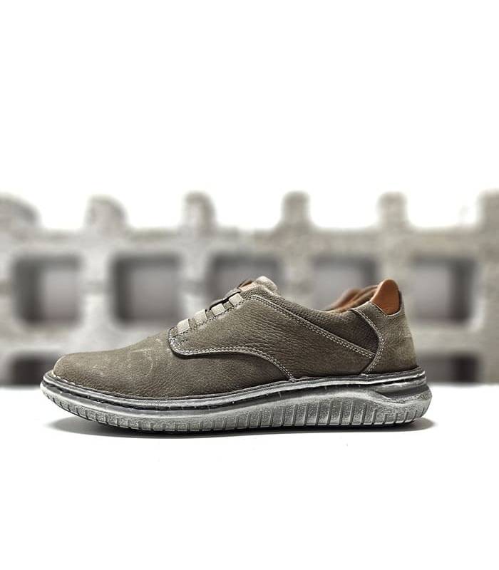 Zapato hombre piel piedra Zen. Un básico muy combinable para tu día a día.