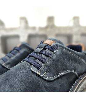Detalle del cordón elástico del zapato piel color azul de Zen