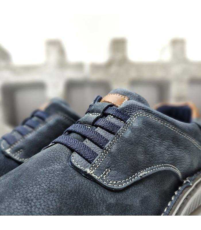 Detalle del cordón elástico del zapato piel color azul de Zen