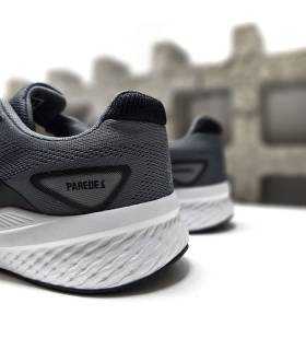 zapatilla deportiva gris hombre vista trasera Paredes