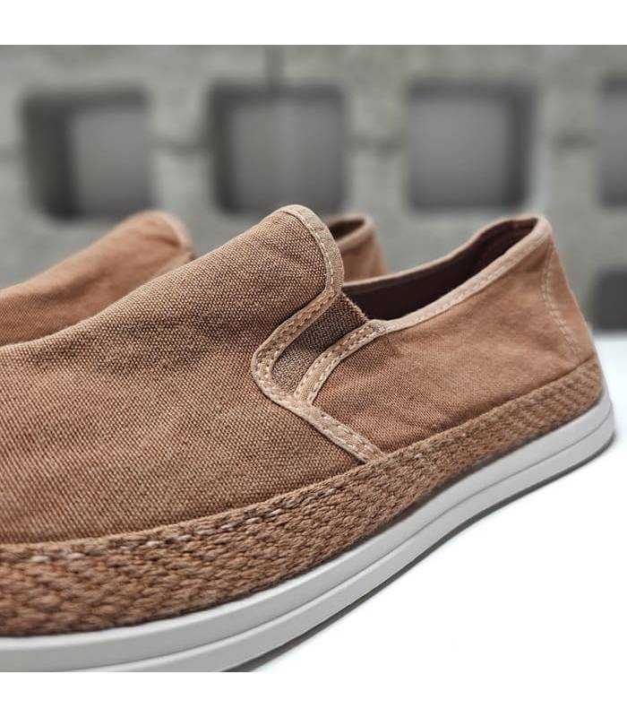 detalle elástico lateral alpargatas hombre teja cómoda