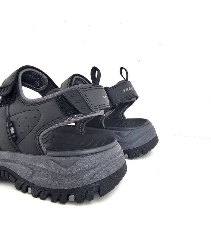 Vista trasera sandalia Relaxed Fit Skechers negra hombre