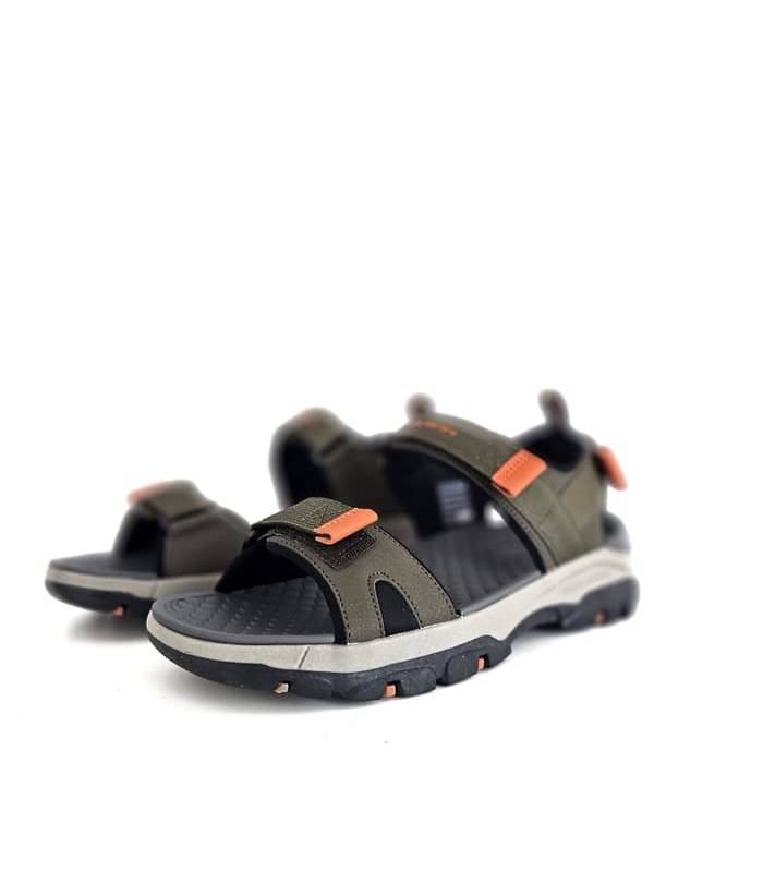 Sandalia Skechers hombre color verde con plantilla Luxe Foam y detalles naranjas en medio perfil