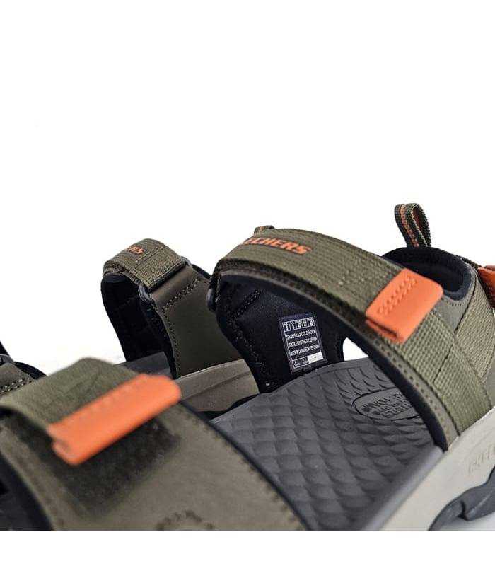 Primer plano del tejido transpirable en verde oliva de la sandalia Skechers Tresmen Ryer para hombre