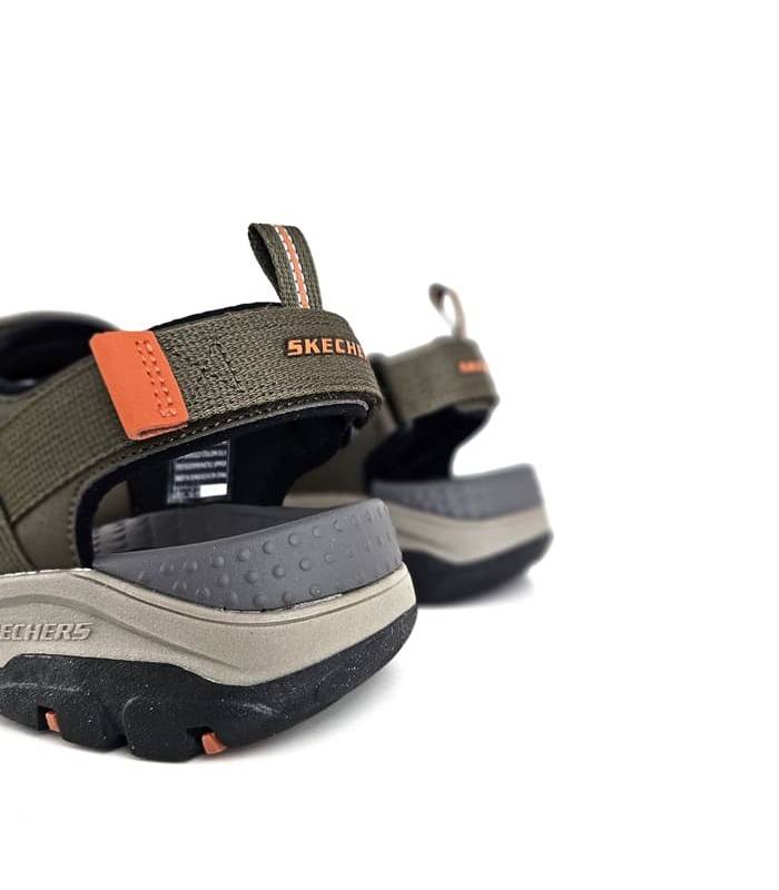 Vista trasera de sandalia Skechers Tresmen Ryer con talón abierto y tira trasera acolchada en naranja