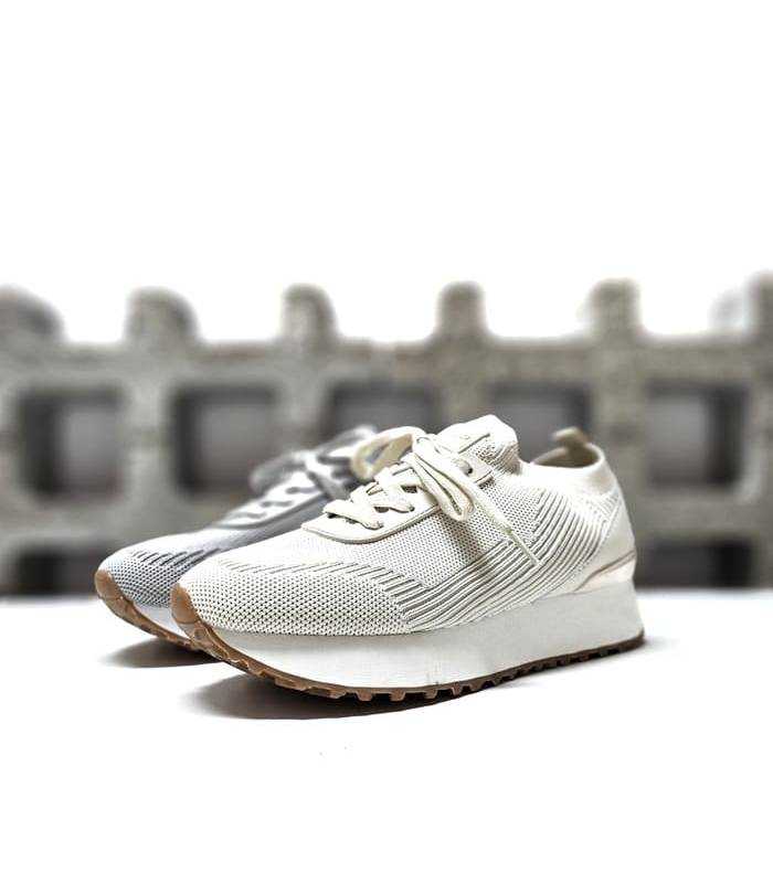 Comparativa de dos colores gris y blanco de zapatilla mujer Moore de Yumas