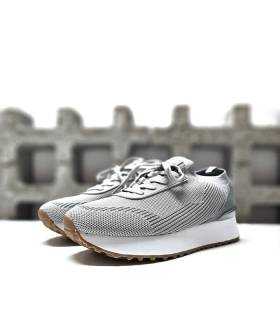 Zapatilla deportiva gris mujer Yumas Moore con diseño fresco para verano