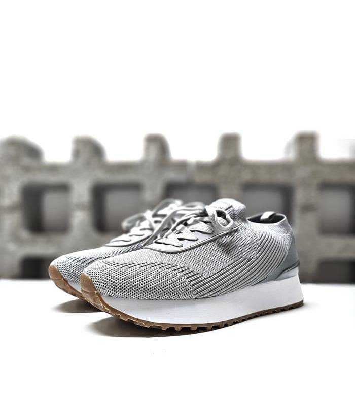 Zapatilla deportiva gris mujer Yumas Moore con diseño fresco para verano