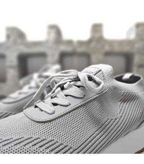 Cordones ajustables de la zapatilla deportiva Moore gris mujer Yumas con tejido elástico