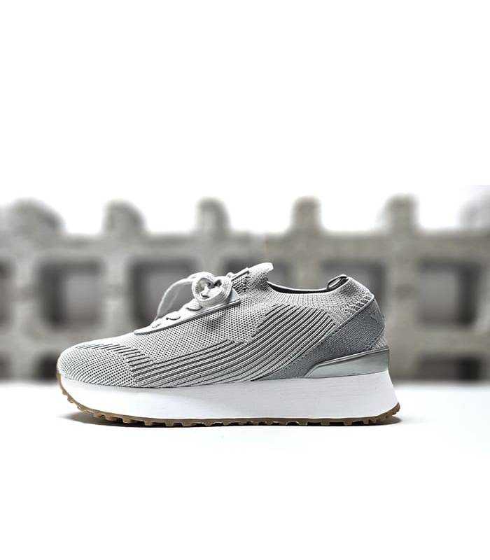 Zapatilla deportiva mujer gris Moore de Yumas vista lateral con cuña baja y textil flexible