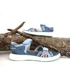 Detalle cierre velcro sandalia deportiva mujer Chiruca azul Barbate