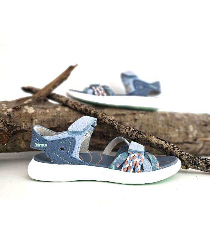 Detalle cierre velcro sandalias deportiva mujer Chiruca azul Barbate