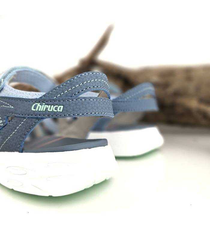 Vista trasera sandalias trekking mujer Chiruca azul con velcro y amortiguación