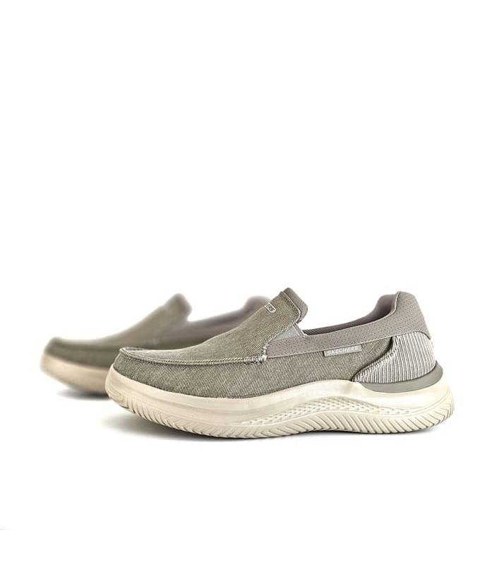 Vista de los dos perfiles del zapato de verano beige de Skechers