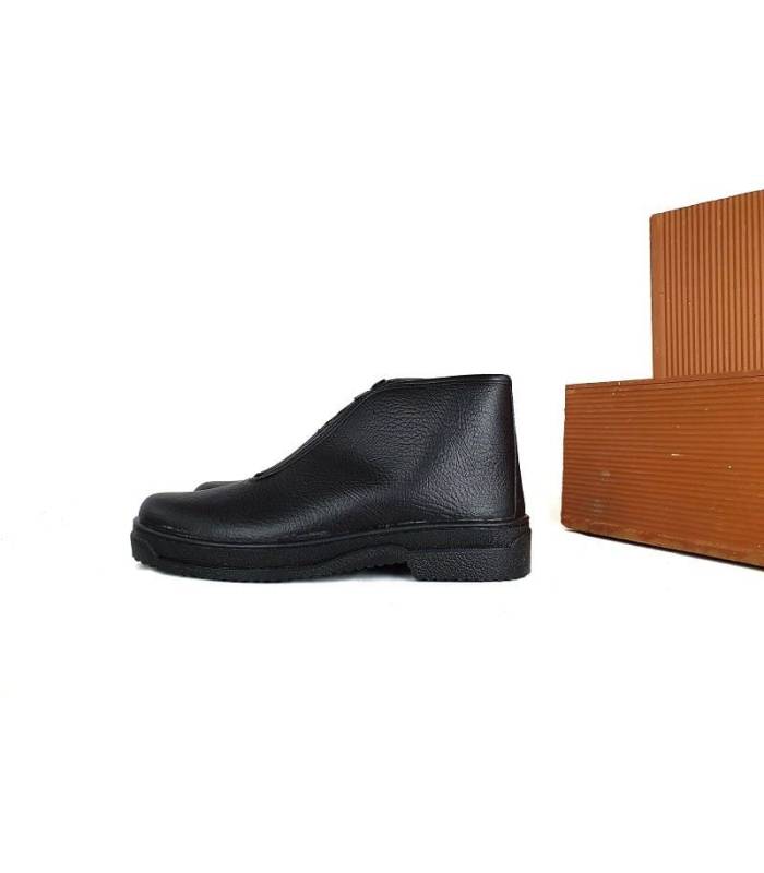 Vista lateral botas trabajo negra hombre Cruan invierno