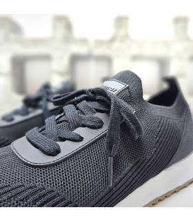Detalle de los cordones y tejido textil del deportivo hombre Foxx de Yumas