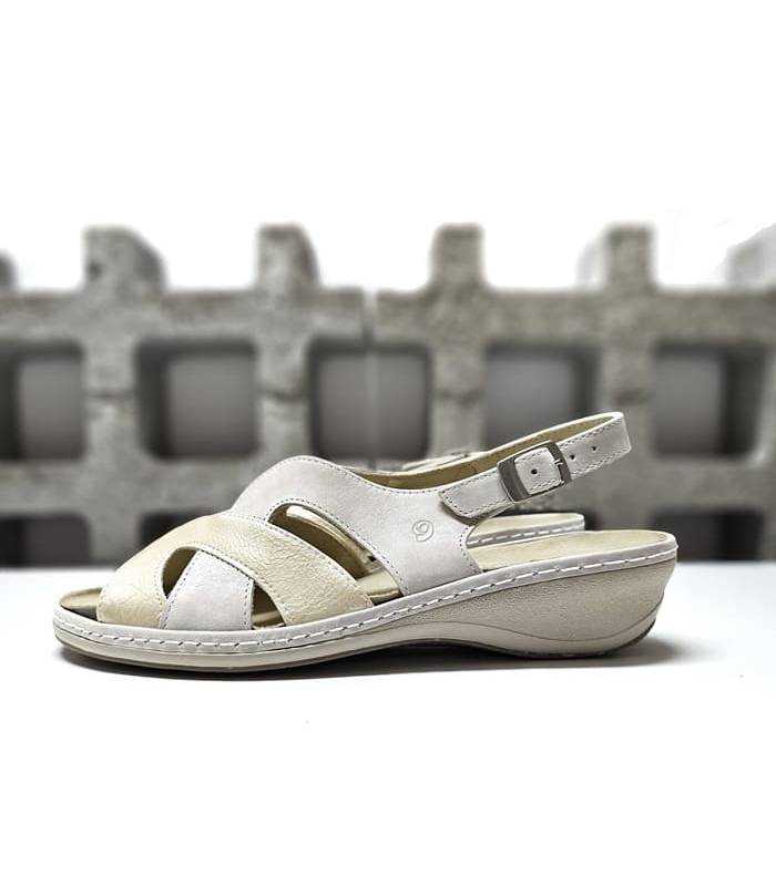 Sandalia mujer beige Suave by Leyland vista medio perfil con plantilla extraíble