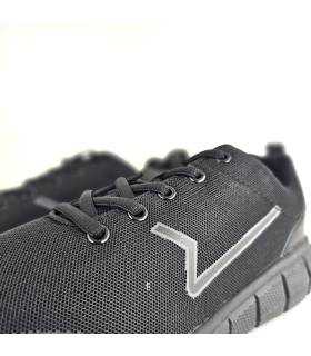 detalle cordones deportivos trabajo mujer Paredes