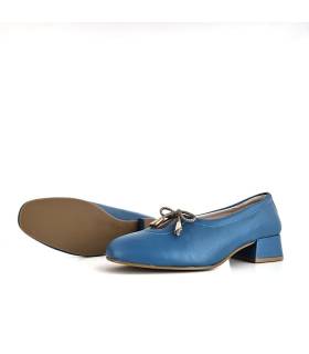 Vista inferior del zapato salón Lulu azul de Nival con suela flexible