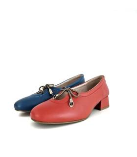 Comparativa de los dos colores disponibles del zapato Lulu de Nival, azul y naranja