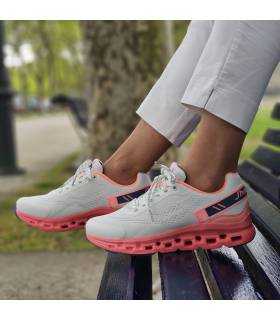 Zapatillas running mujer J'hayber blanco puesto en modelo