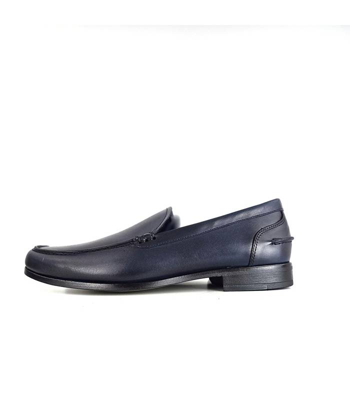 Foto de perfil:
"Elegancia clásica: mocasín de piel azul para hombre de Baerchi."