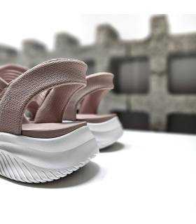 Vista del talón con almohadilla Heel Pillow™ de la sandalia.