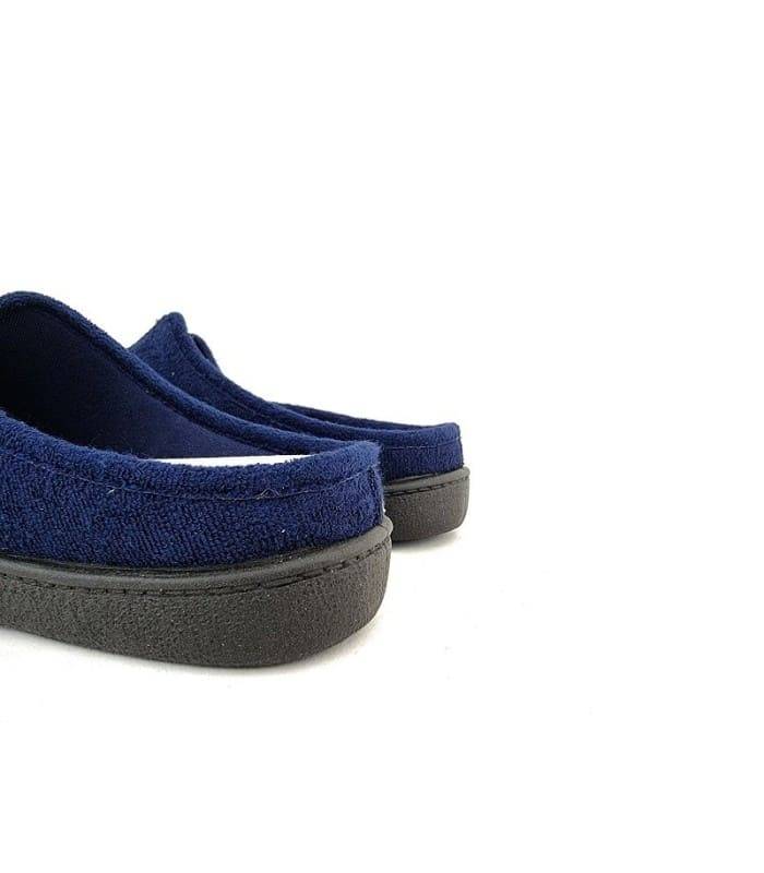 zapatilla casa hombre ligera fresca fabricada en España, vista del talón abierto