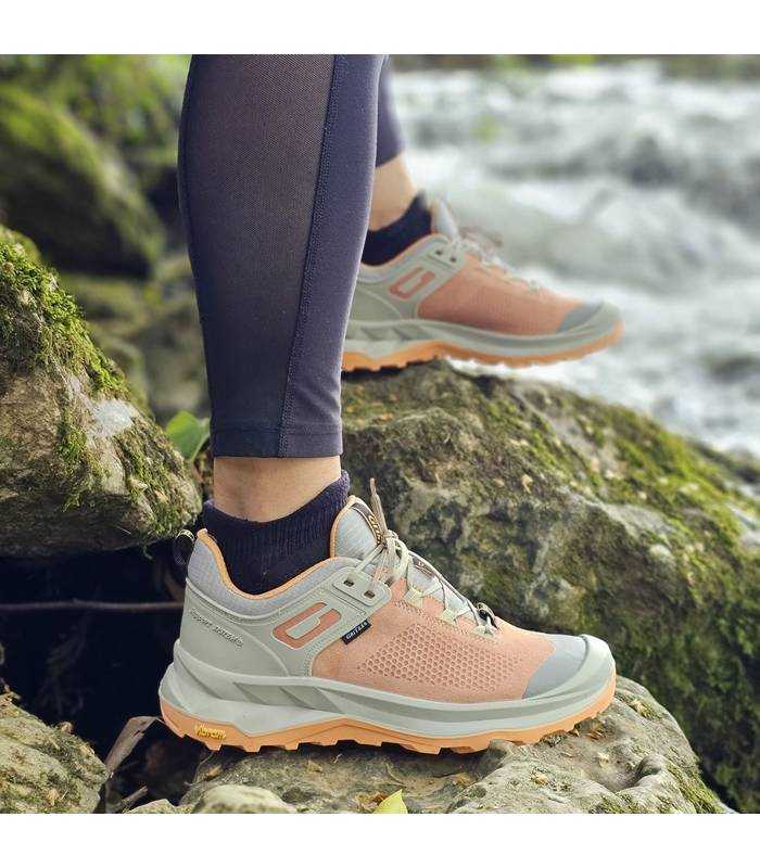 zapatillas trekking mujer Grisport Nomad impermeable  puestas junta al rio