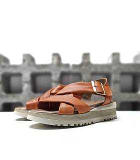 Sandalias mujer piel naranja cuña baja medio perfil