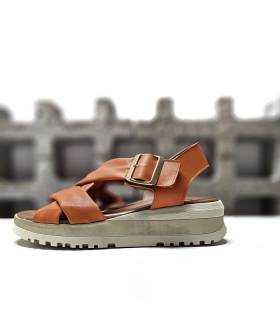 Sandalias piel naranja Lola Canales vista perfil