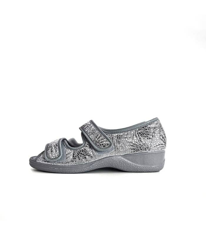 Vista de perfil de la zapatilla con piso de goma en forma de cuña de Cutillas gris