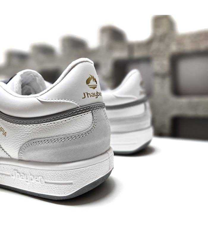 zapatilla deportiva de hombre blanca fabricada por Jhayber, vista del talón
