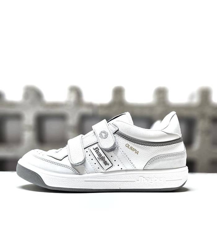Vista lateral deportivo Jhayber Olimpia piel blanca