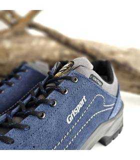 Detalle del cierre de cordones de las zapatillas de senderismo para mujer de Grisport