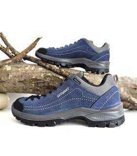 Vista de los dos perfiles de zapatillas de trekking azules de mujer cómodas