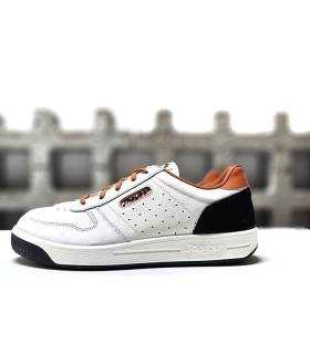 vista de perfil de la zapatilla blanca de jhayber Ronlag Garros