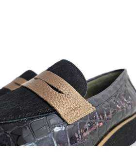 detalle del antifaz de los zapatos mocasín mujer Noelia Nival negro piel coco
