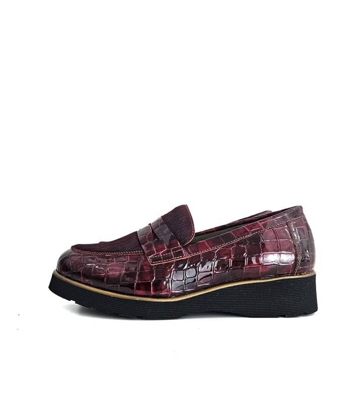 mocasín mujer piel charol burdeos con pelo
