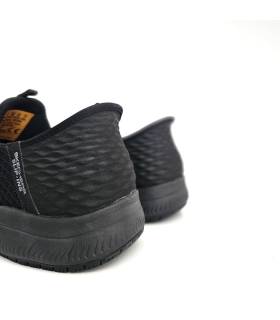 Vista trasera donde se aprecia el sitema Slip-ins, manos libres de las zapatillas negras de Skechers