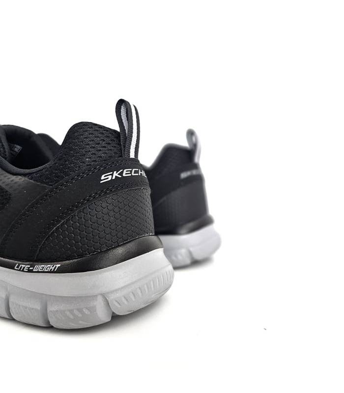 Vista trasera de las zapatillas de hombre negras de Skechers cómodas