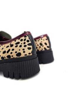Mocasines plataforma mujer Nival diseño animal print, vista del talón
