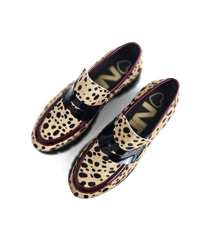 Mocasines plataforma mujer Nival diseño animal print, vista desde arriba