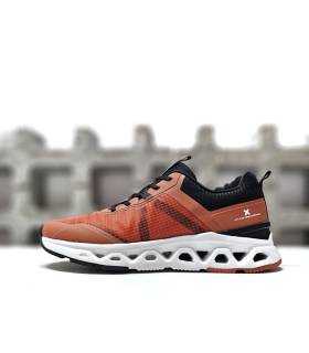 zapatillas deportivas hombre XTI naranjas con suela perforada vista lateral