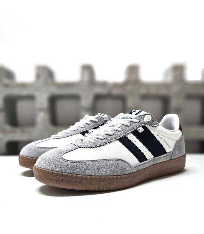vista de medio perfil de las zapatillas casual de hombre con rayas negras