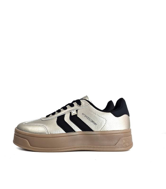 Deportivas XTI beige nacarado para mujer con plataforma, detalle lateral en diagonal.