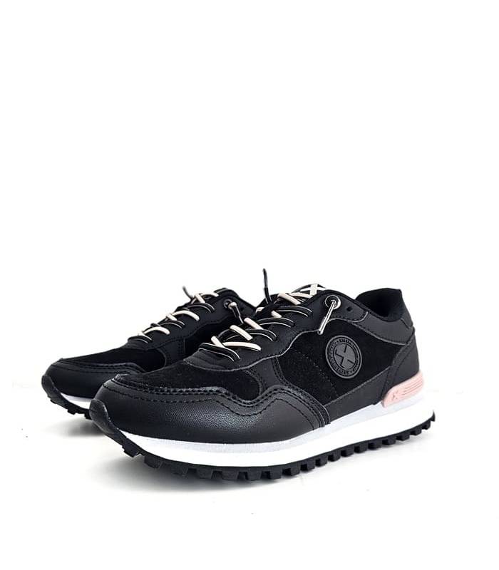 zapatillas deportivas casual mujer XTI negras con cordones elásticos, vista diagonal