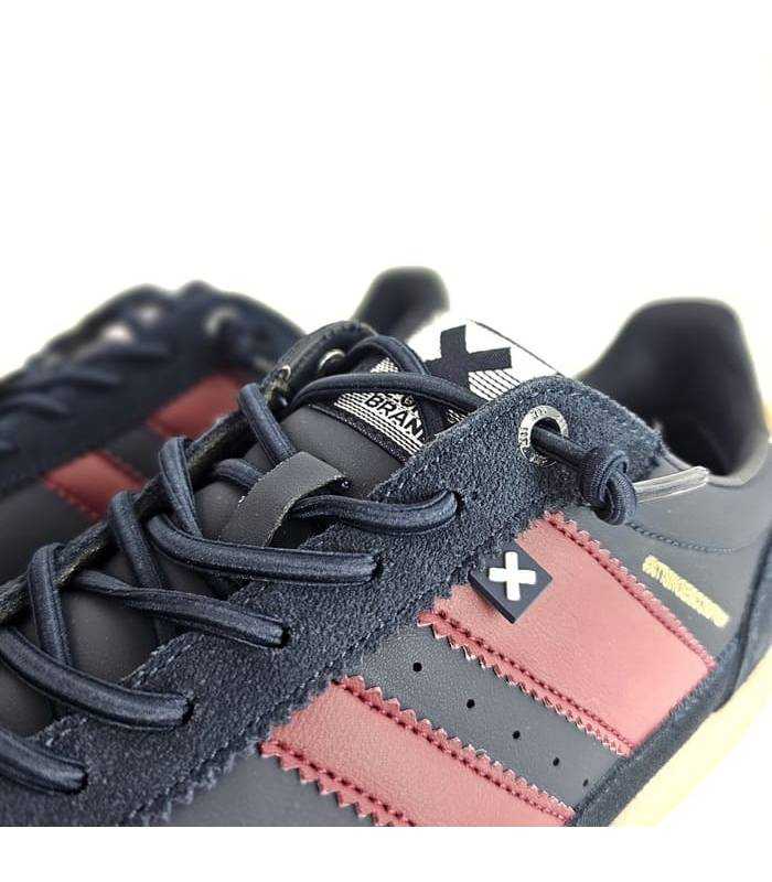 zapatillas casual azules Xti hombre vista con detalle delos cordones elásticos