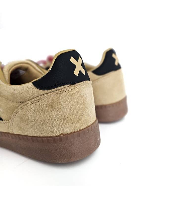 Vista del talon de ls zapatillas veganas para hombre beige