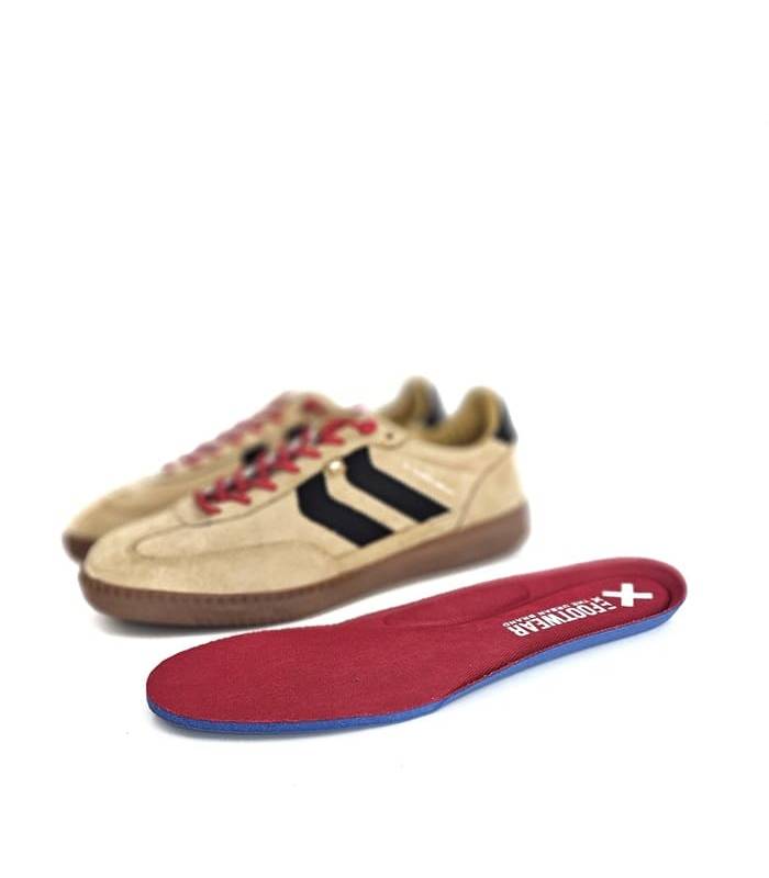 vista de las plantilla extraidas de las zapatillas casual beige para hombre de Xti